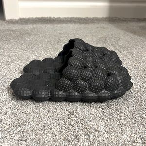 Black bubble slides never worn